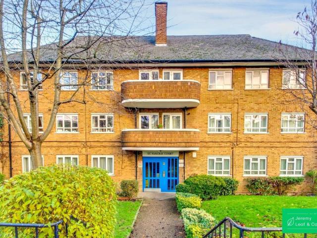 Flat for sale in Finchley, Isle Of Man