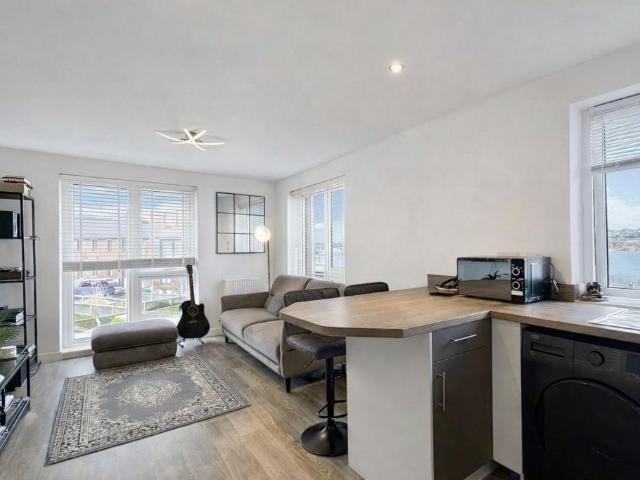 Flat for sale in Barry Island, Barry