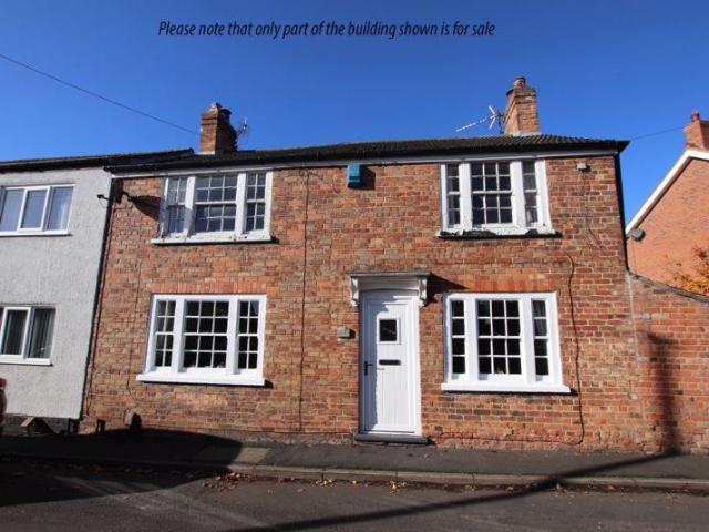 Flat for sale in Waltham