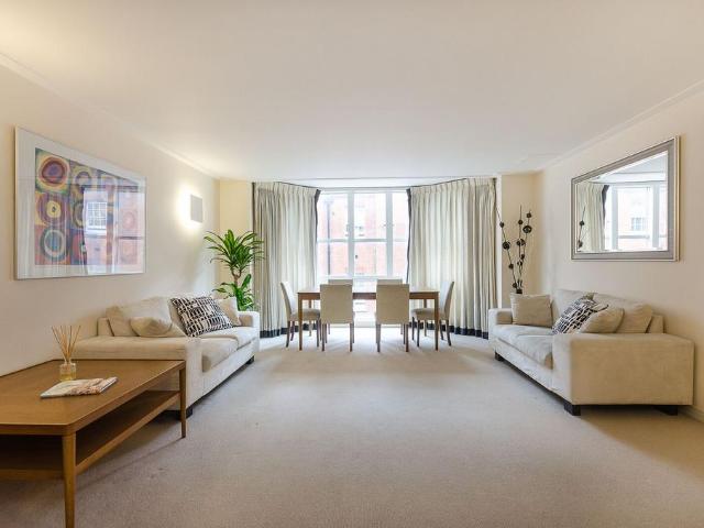 Flat for sale in Pimlico, Greater London