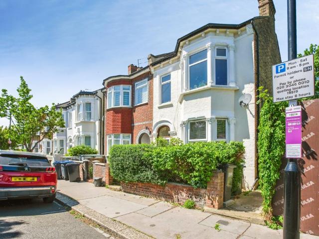 Flat for sale in London Borough of Croydon, South Norwood