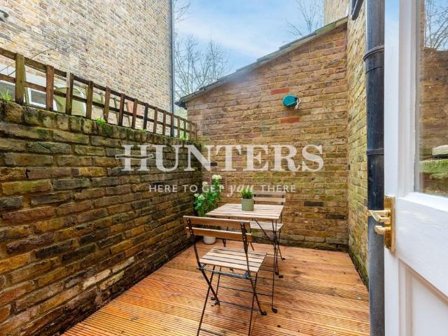 Flat for sale in West Hampstead, Greater London