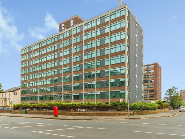Flat for sale in Old Trafford, Trafford Park