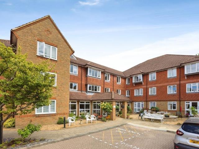 Flat for sale in Fole, Surrey