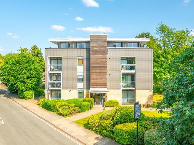 Flat for sale in St Albans, Five Acres