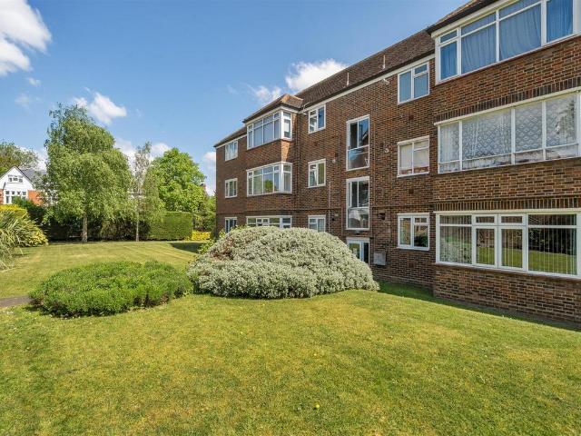 Flat for sale in Brondesbury Park, Greater London