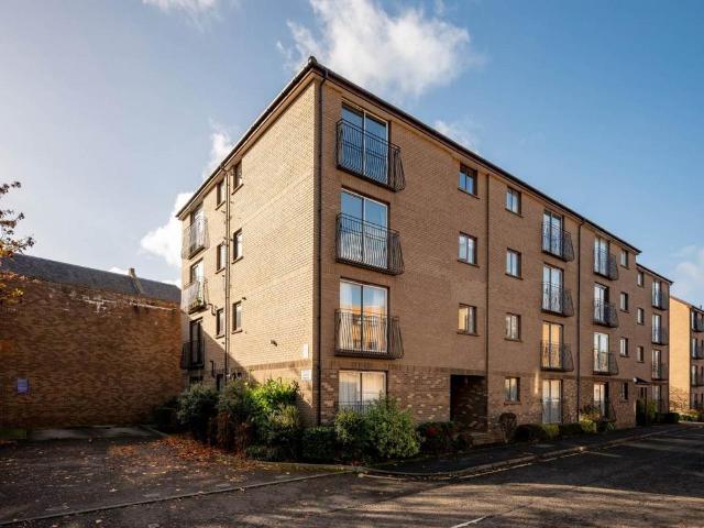Flat for sale in Southside, Scotland