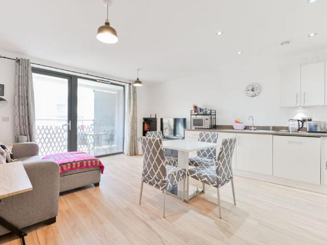 Flat for sale in West Ealing, Greater London