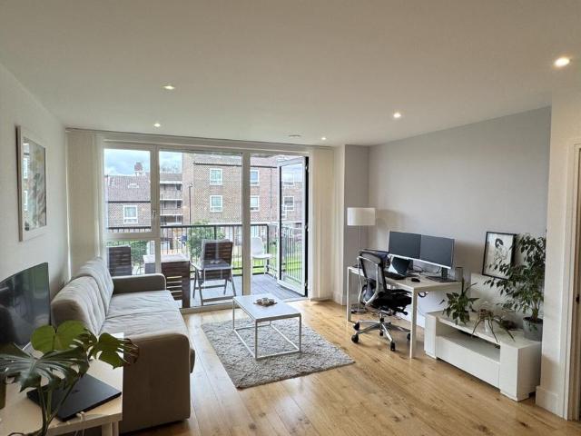 Flat for sale in Rotherhithe, Greater London