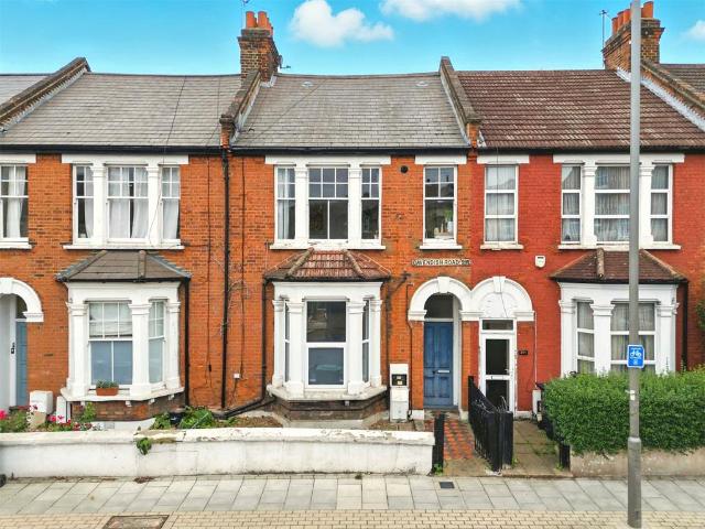 Flat for sale in Streatham, Greater London
