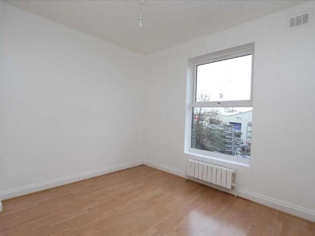 Flat for sale in Old Kent Road, Greater London