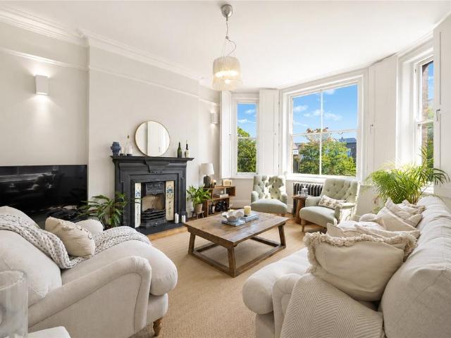Flat for sale in West Hampstead, Greater London