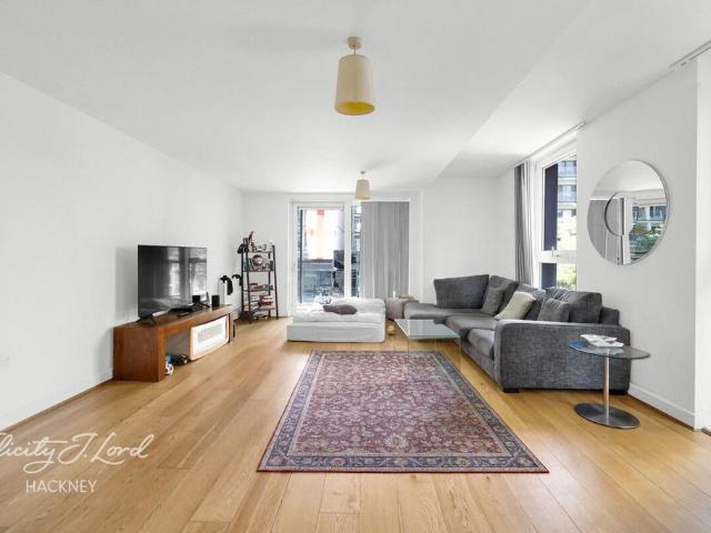Flat for sale in Dalston, De Beauvoir Town