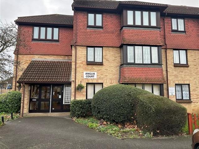 Flat for sale in Dagenham, Becontree Heath