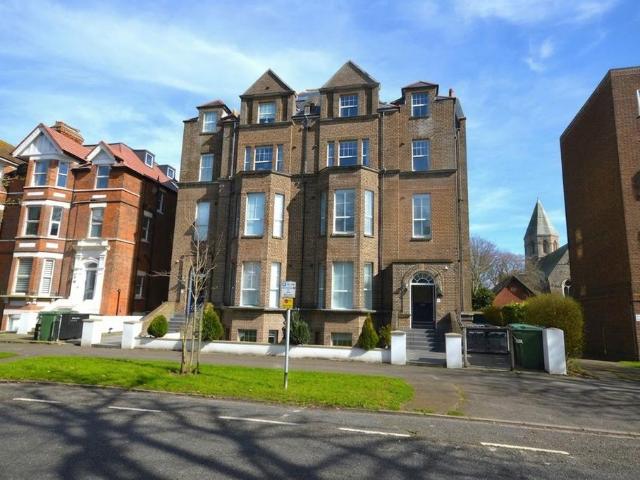 Flat for sale in Folkestone