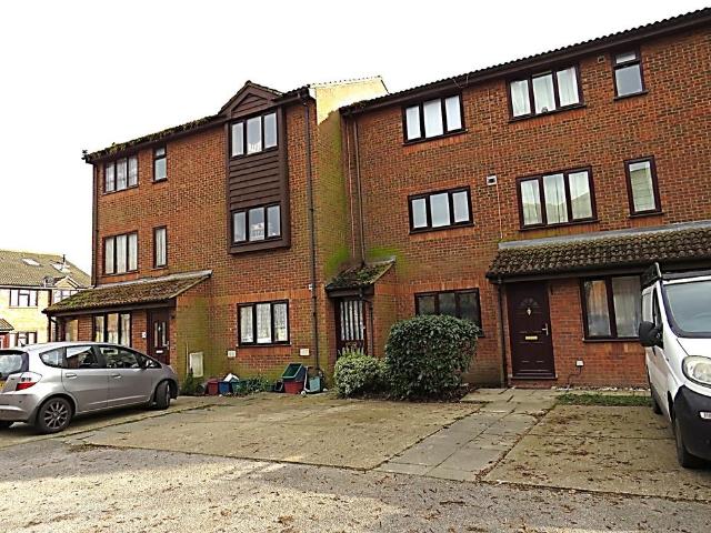 Flat for sale in London Borough of Hounslow, Greater London