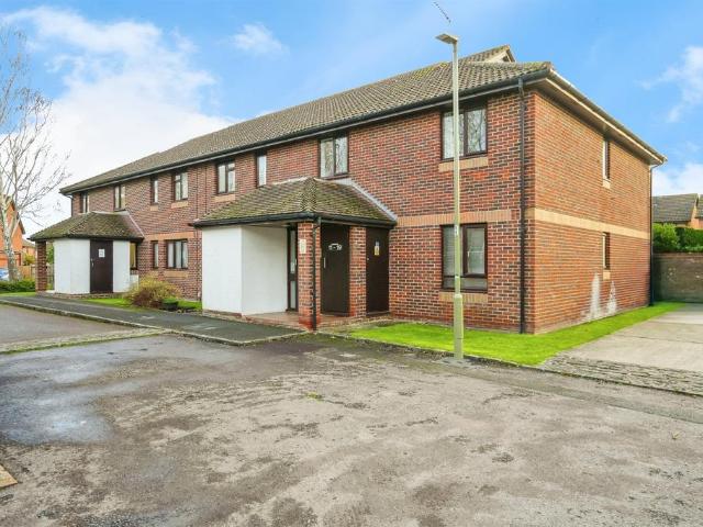 Flat for sale in Berrick Salome, Oxfordshire