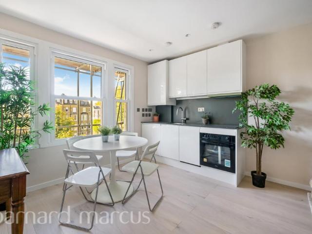 Flat for sale in Notting Hill, Greater London