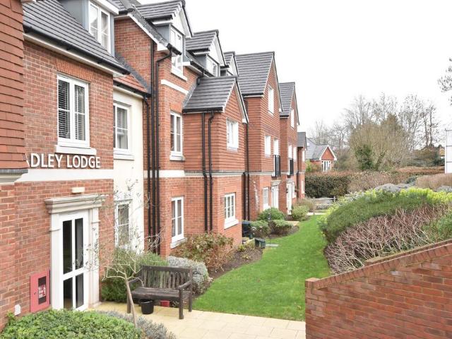 Flat for sale in Pachesham Park, Surrey