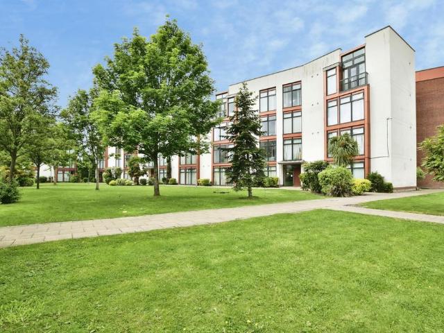 Flat for sale in Georgia, Greater Manchester