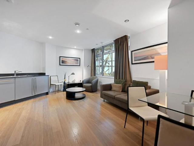 Flat for sale in Ratcliffe, Limehouse