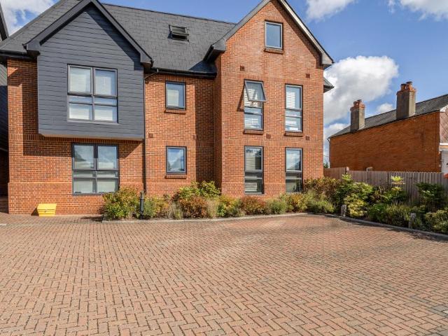 Flat for sale in Thatcham, West Berkshire
