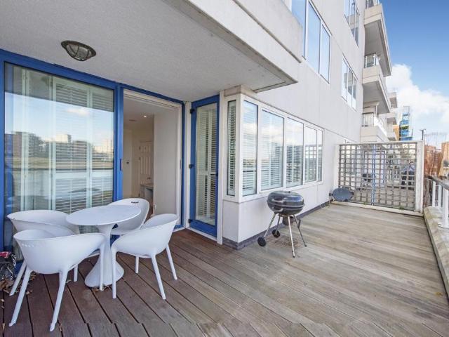 Flat for sale in Chelsea Harbour, Greater London