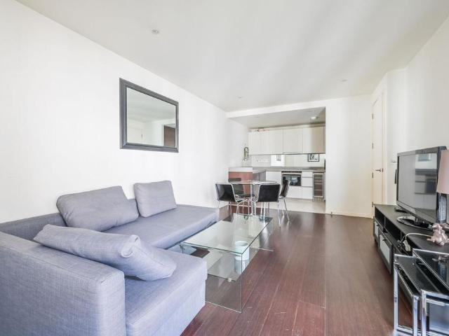 Flat for sale in Isle Of Dogs, Greater London