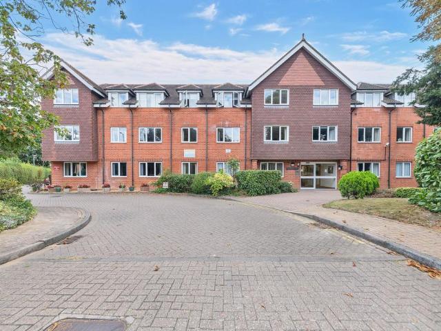 Flat for sale in King's Walden, Hertfordshire