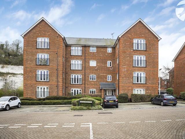 Flat for sale in Strood