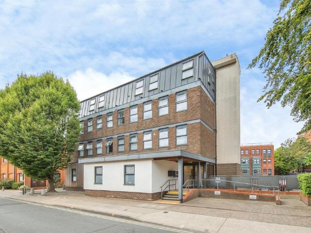Flat for sale in Key Street, Suffolk