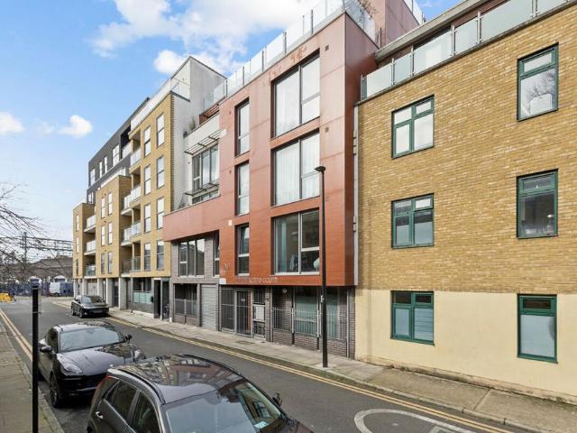 Flat for sale in Bethnal Green, Greater London