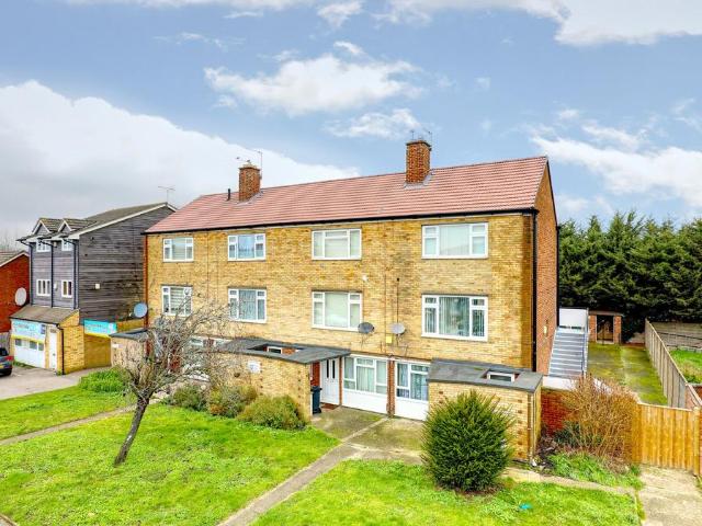 Flat for sale in Broxbourne, Hertfordshire