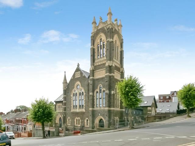 Flat for sale in The Knap, Barry
