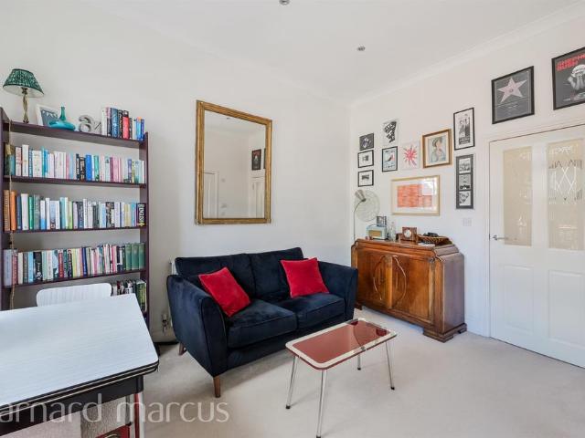 Flat for sale in Pachesham Park, Surrey