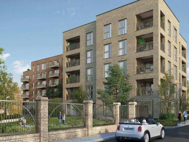 Flat for sale in Watford Heath, North Watford