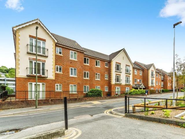 Flat for sale in Hillview, Surrey