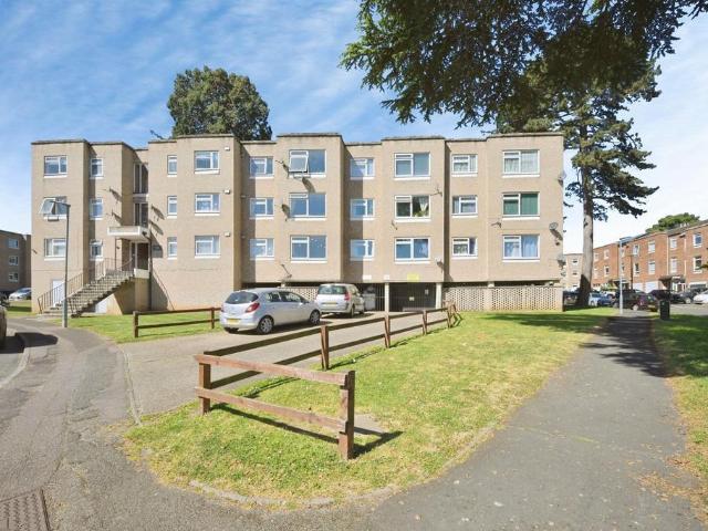 Flat for sale in Broxbourne, Hertfordshire