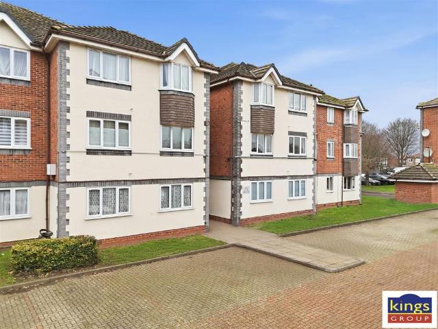 Flat for sale in Ponders End, Greater London