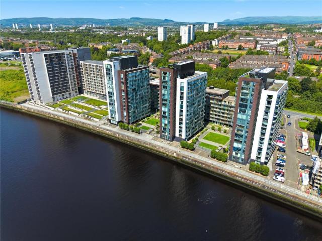 Flat for sale in Broomhill, Scotland