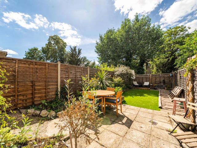 Flat for sale in London Borough of Croydon, Selhurst