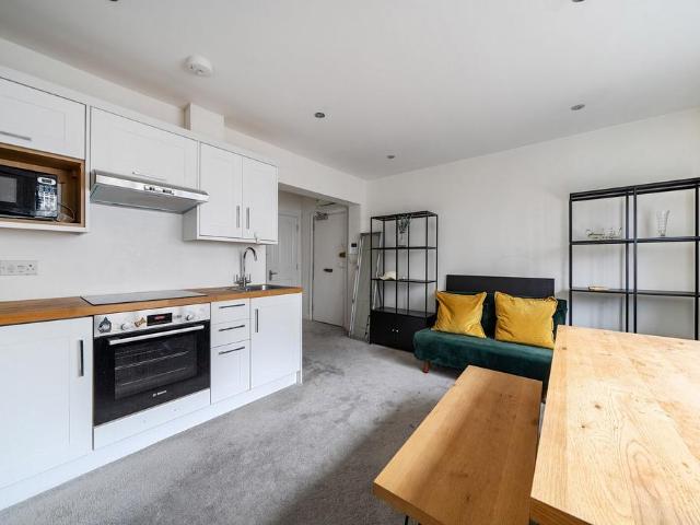 Flat for sale in Pimlico, Greater London