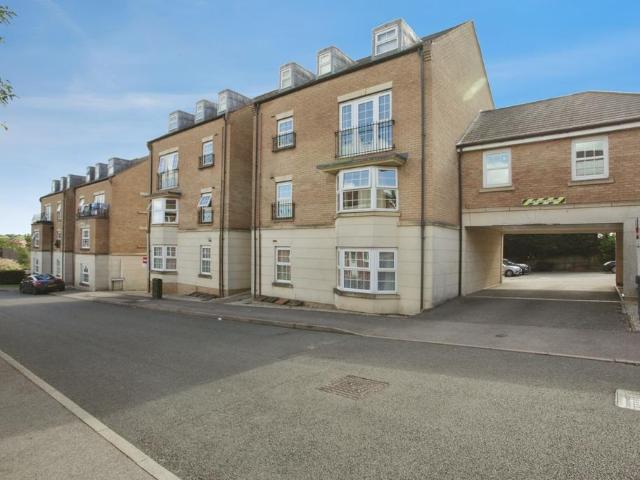 Flat for sale in Overslade, New Bilton