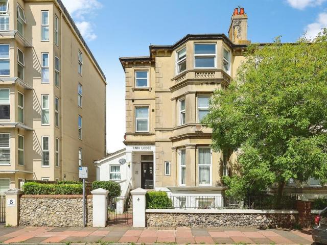 Flat for sale in Eastbourne, East Sussex