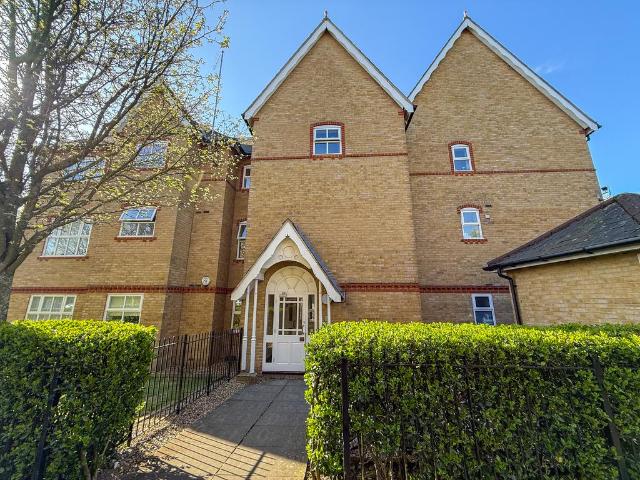 Flat for sale in Preston, Greater London