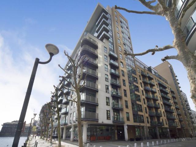Flat for sale in Isle Of Dogs, Greater London