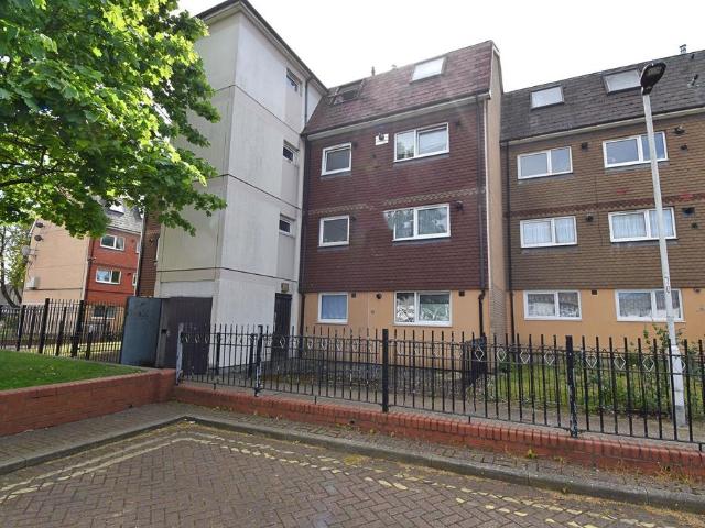Flat for sale in West Ham, Greater London