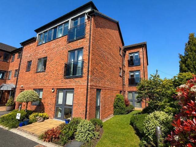 Flat for sale in Sandbach