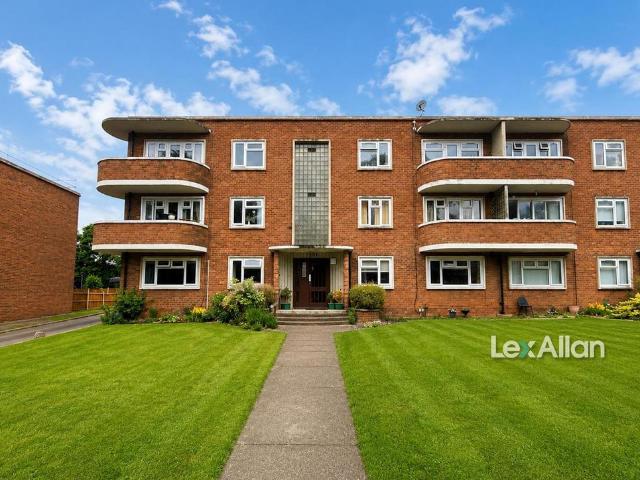 Flat for sale in Stourbridge, West Midlands