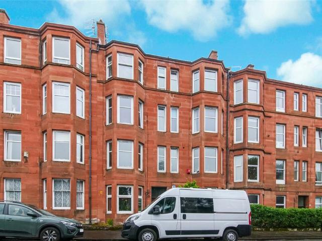 Flat for sale in Shawmoss, Pollokshaws